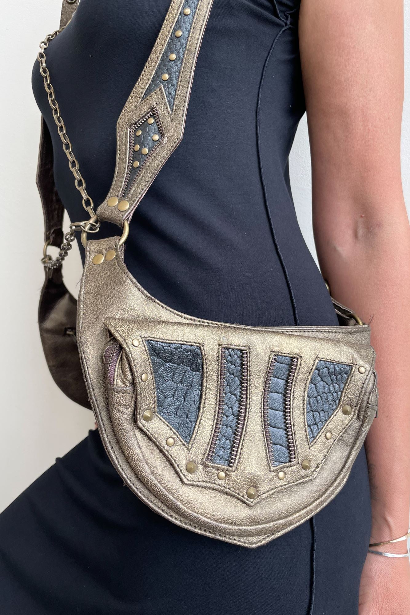 Sapphire Hood Harness Gold - Hipstirr