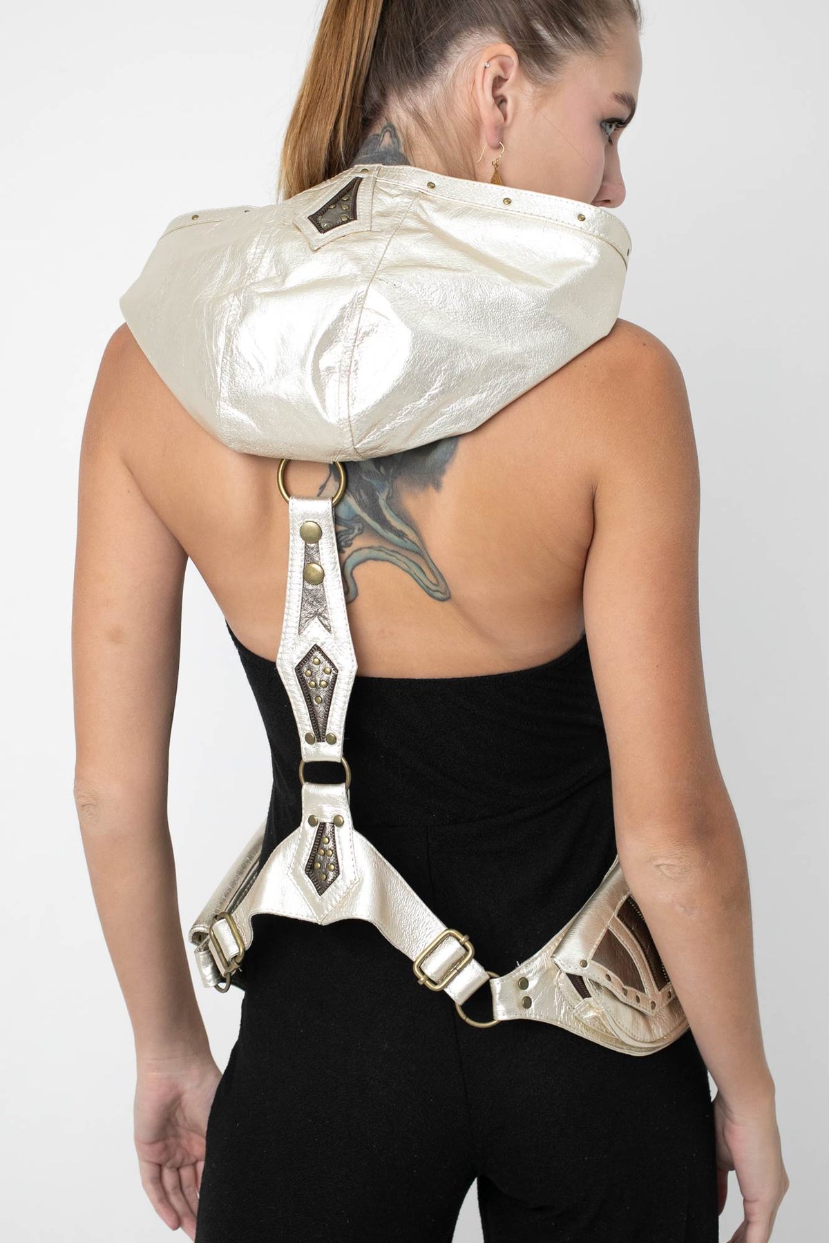 Sapphire Hood Harness Platinum
