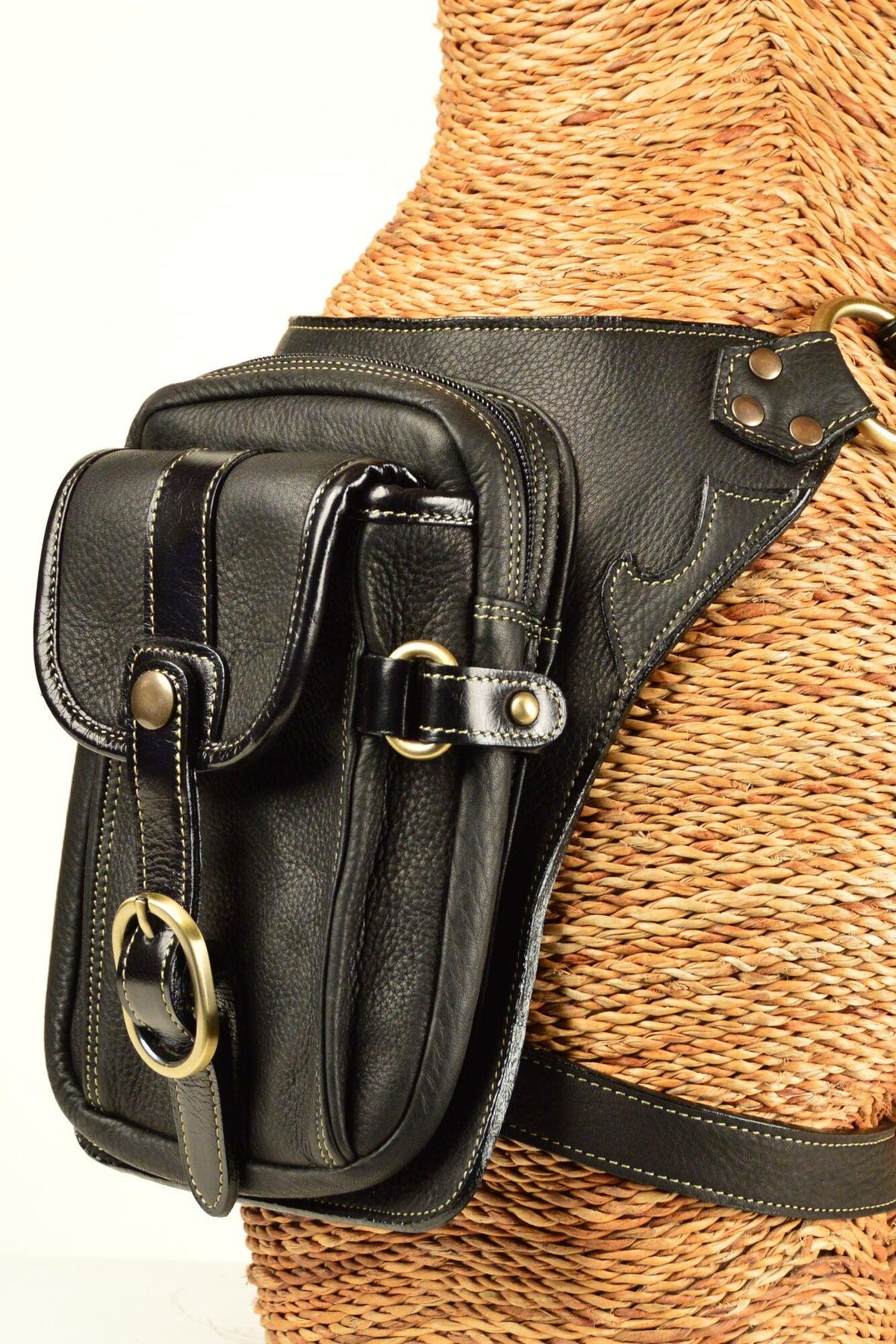 Felix - Black/Brass Only - Hipstirr
