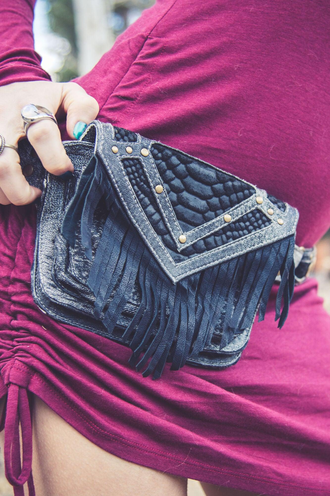 Fringe belt outlet bag